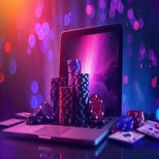 Pengguna meninjau profil akun pribadi